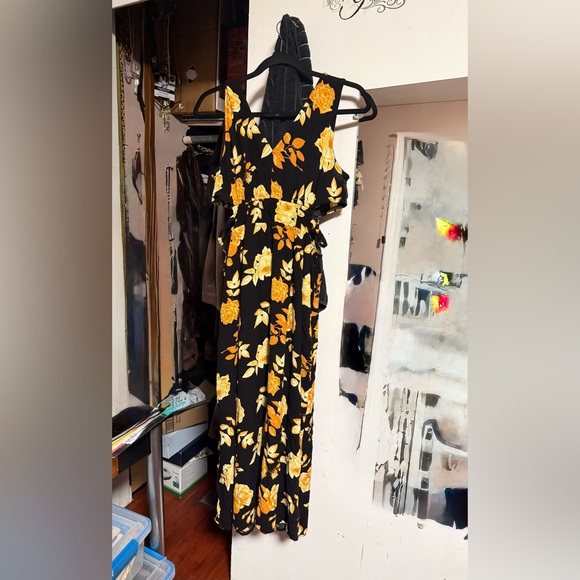 Floral Black and Yellow long dress - Picture 2 of 4